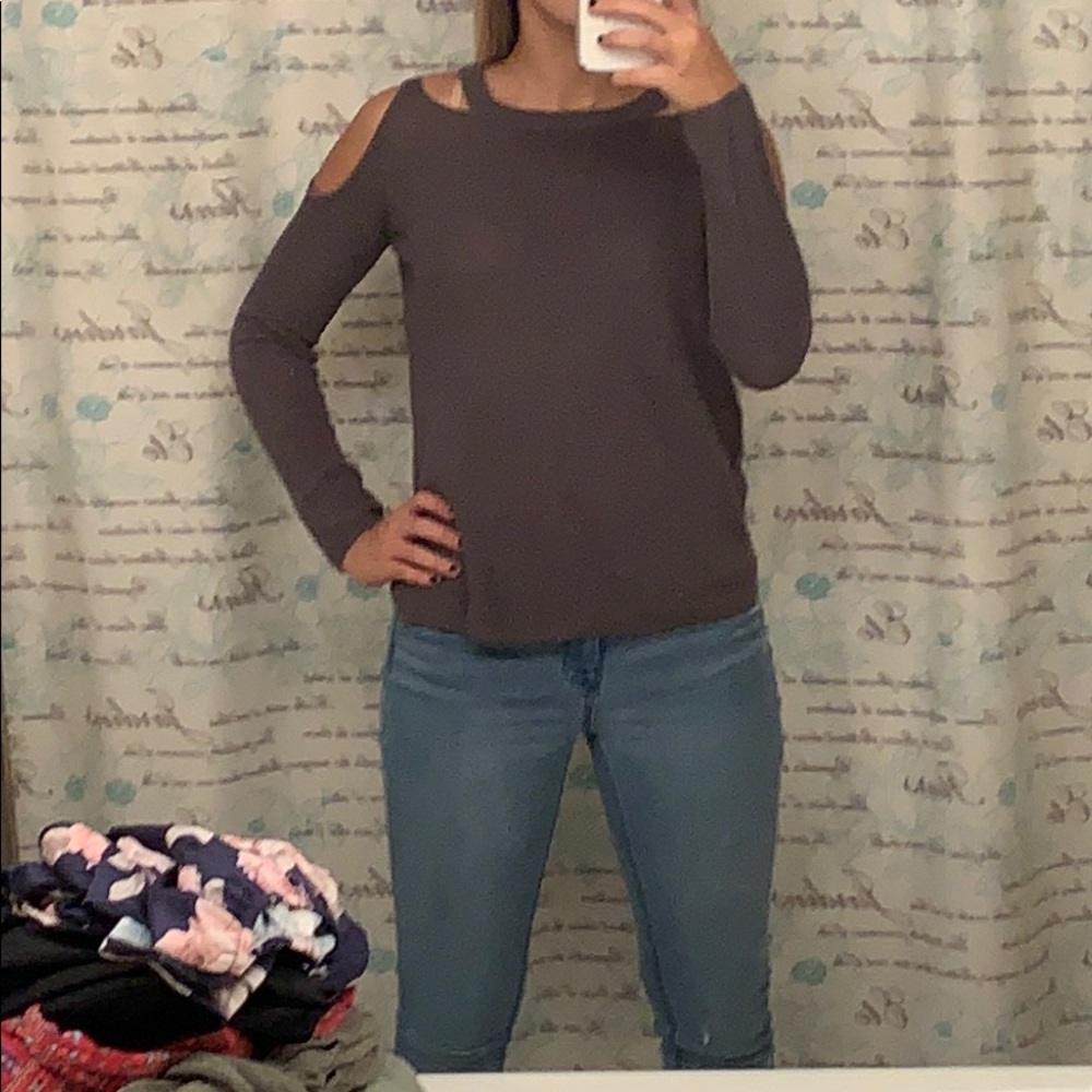 Sweater shirt with Cutouts